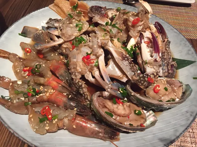 全部海鮮韓國空運到港，由廚師醃製，Yummy!