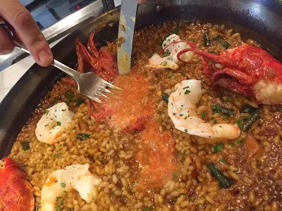 擠壓蝦頭蝦汁一湧而出!