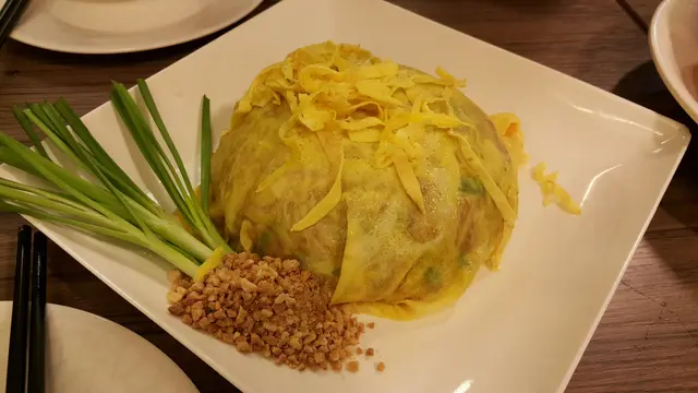 蛋包鮮蝦金邊粉