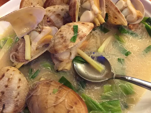 麻麻地,蜆好硬咁好多炒到個殼碎曬