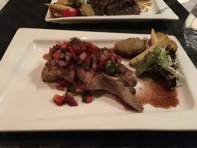 西班牙黑毛豬扒伴草莓沙沙