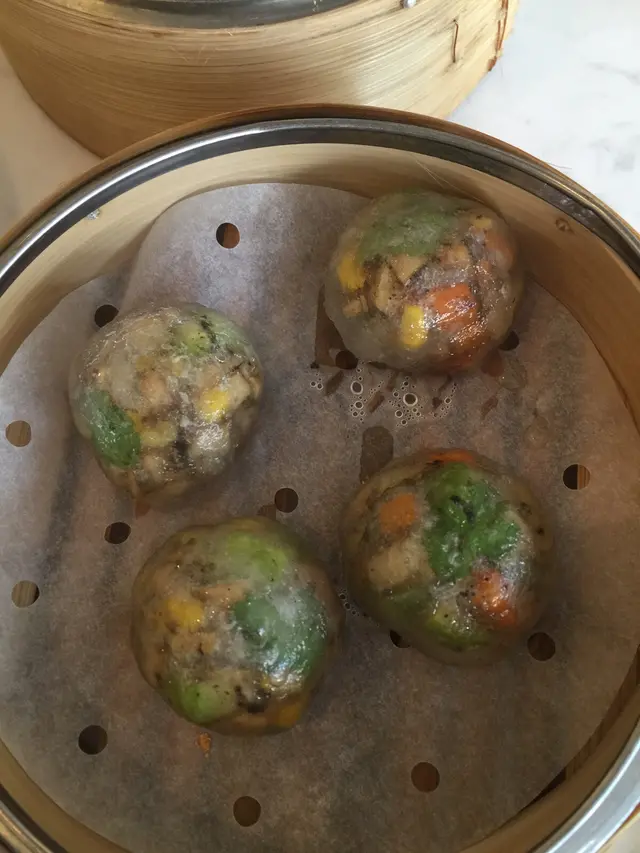 透明波波，入面系什菜加左d松露，一般，對松露味道不討好