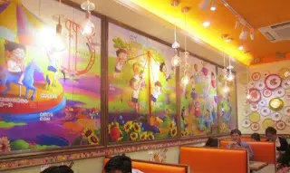 牆身畫上通卡公仔