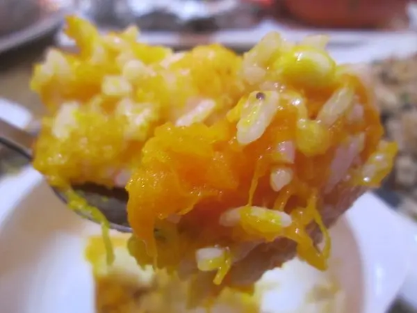 南瓜肉與炒飯拌勻