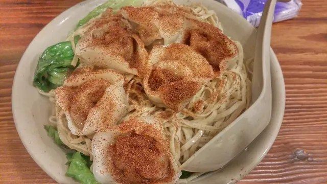 蝦籽鲁肉餃湯麵