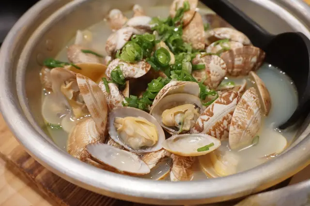 來自日本的海蜆不是一般小蜆，肉厚且鮮美無沙