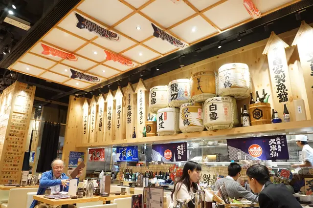 這家店面不大，勝在交通方便