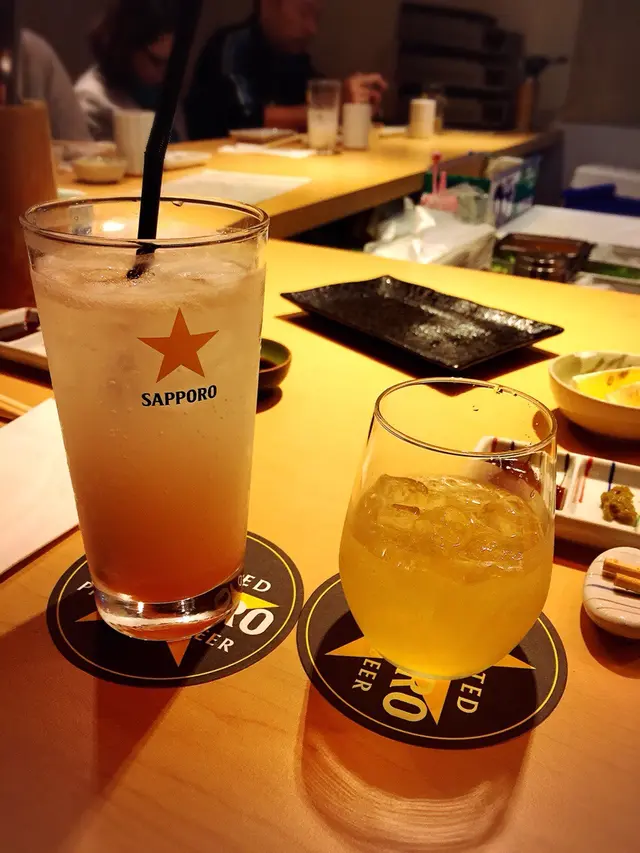 白桃味汽水(左)&北海道余市蘋果酒(右)