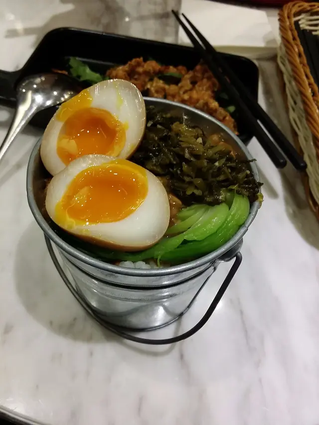 肉燥糖心蛋飯