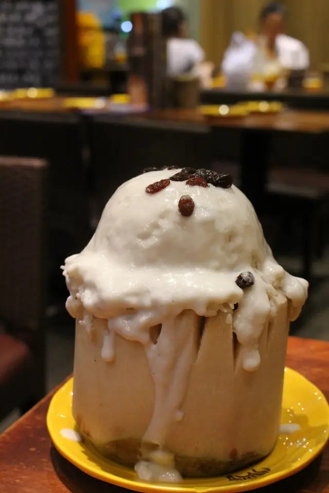 原隻椰青海鮮焗飯