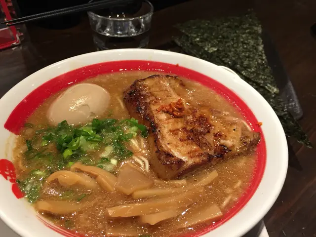 炙燒豚肉海苔玉子拉麵