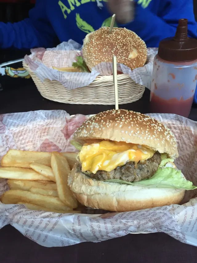 千島醬滑蛋漢堡$46