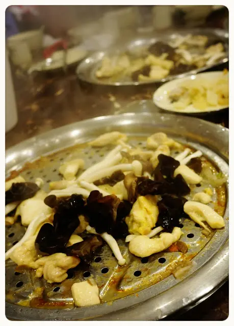 雲耳草菇蒸走地雞