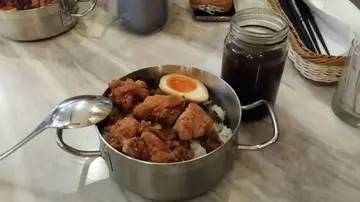 黄金鸡扒肉燥饭