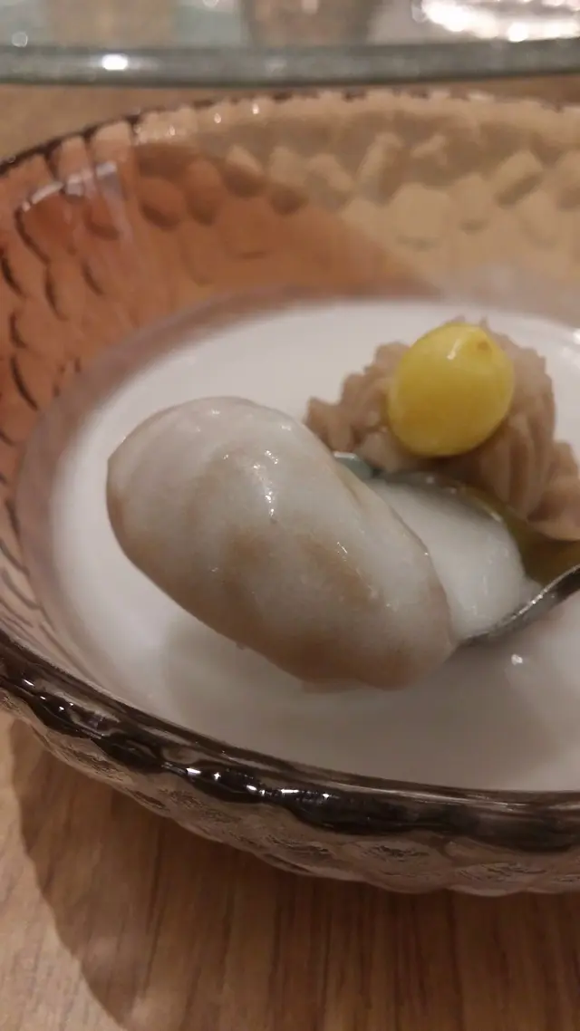 配以實身濃郁的芋泥,椰香未會蓋過主體,保持那綠葉形象