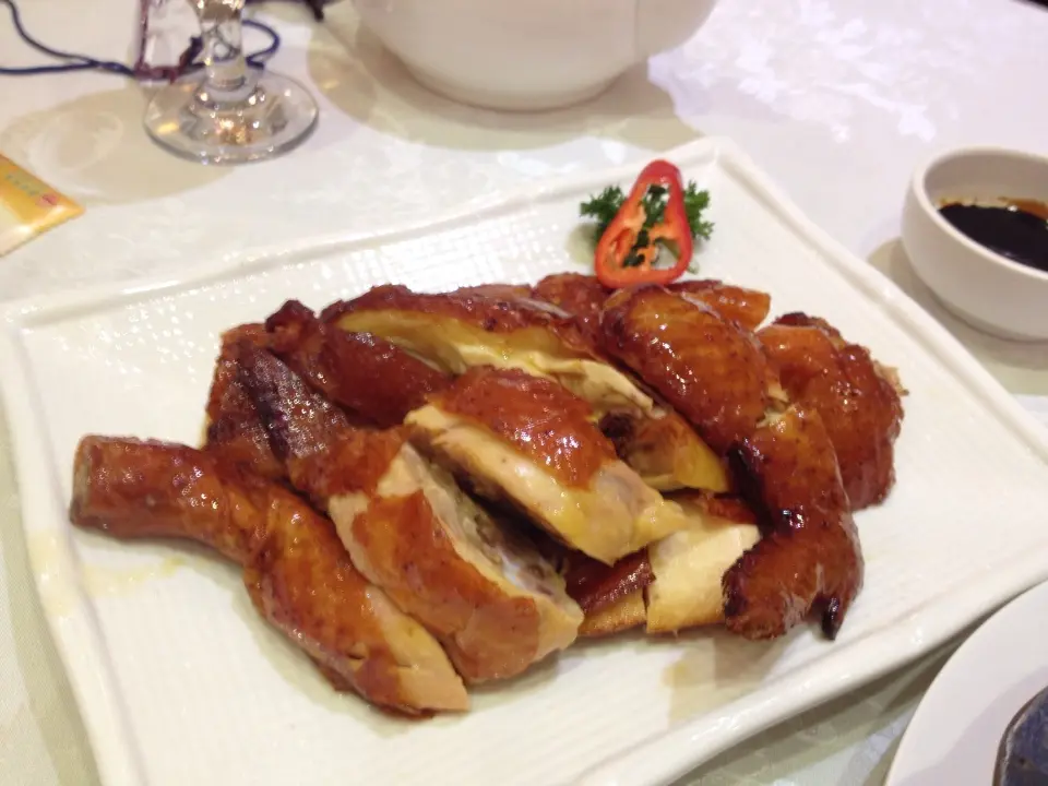 脆皮吊烧鸡(半只) hk$ 90