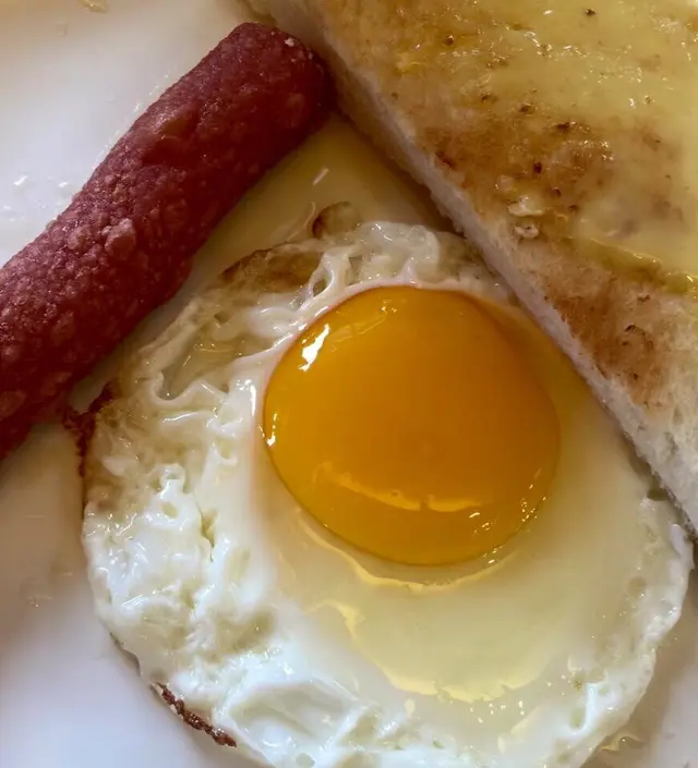 太陽蛋腸仔五香肉丁出前一丁