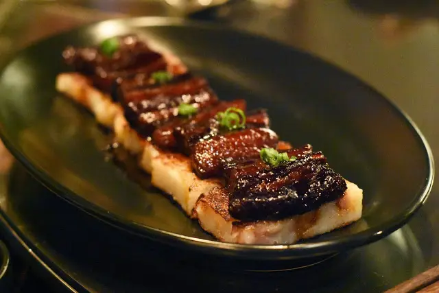 東坡黑豚肉配蘿蔔糕