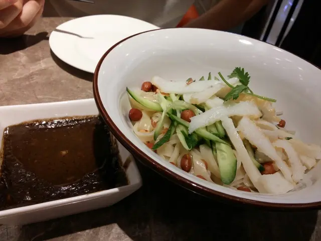 麻醬嘅味道好濃郁,最好都係溝埋一齊食