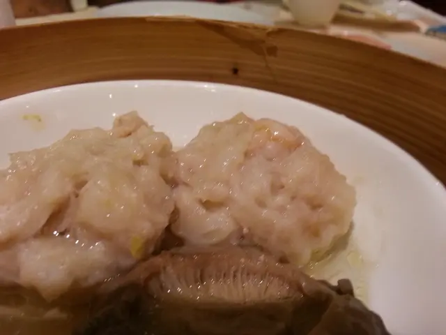 傳統古法燒賣的蝦肉混合免治刴豬肉的肉球