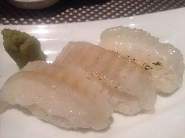 火炙左口魚黑松露壽司