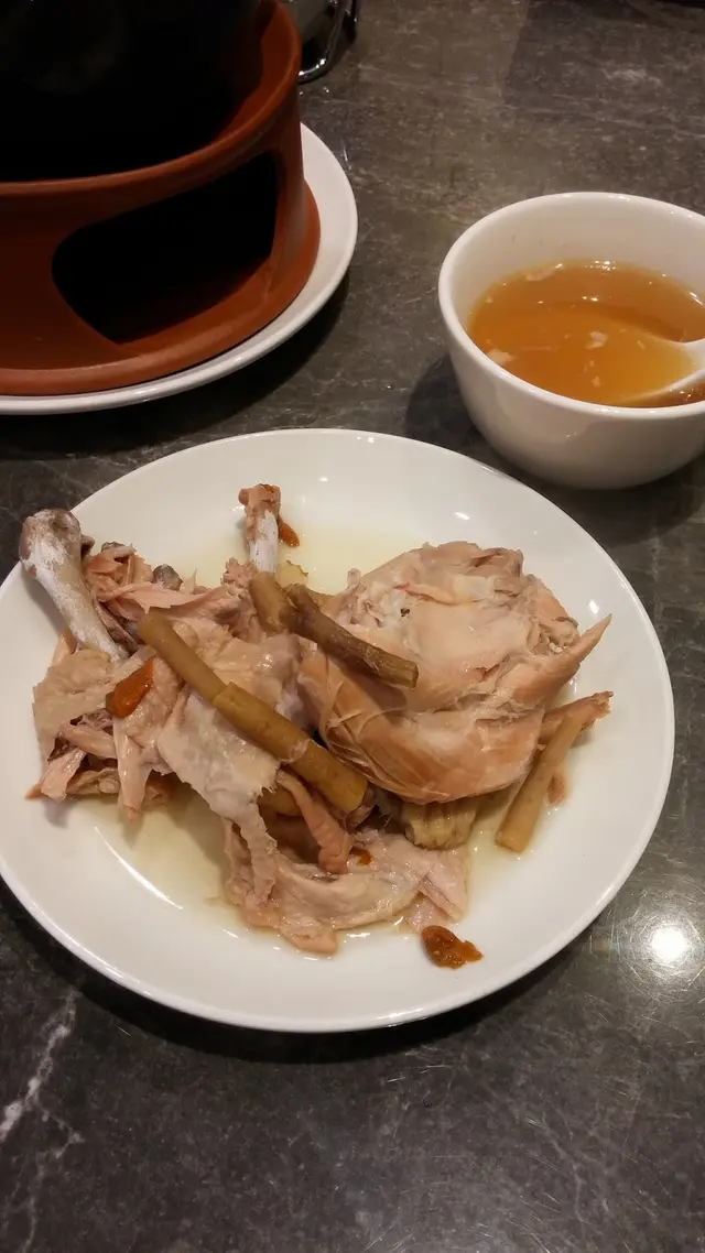 湯品味濃，但顯然的不是味精味，油份不多，不苦之餘更是略帶甜意