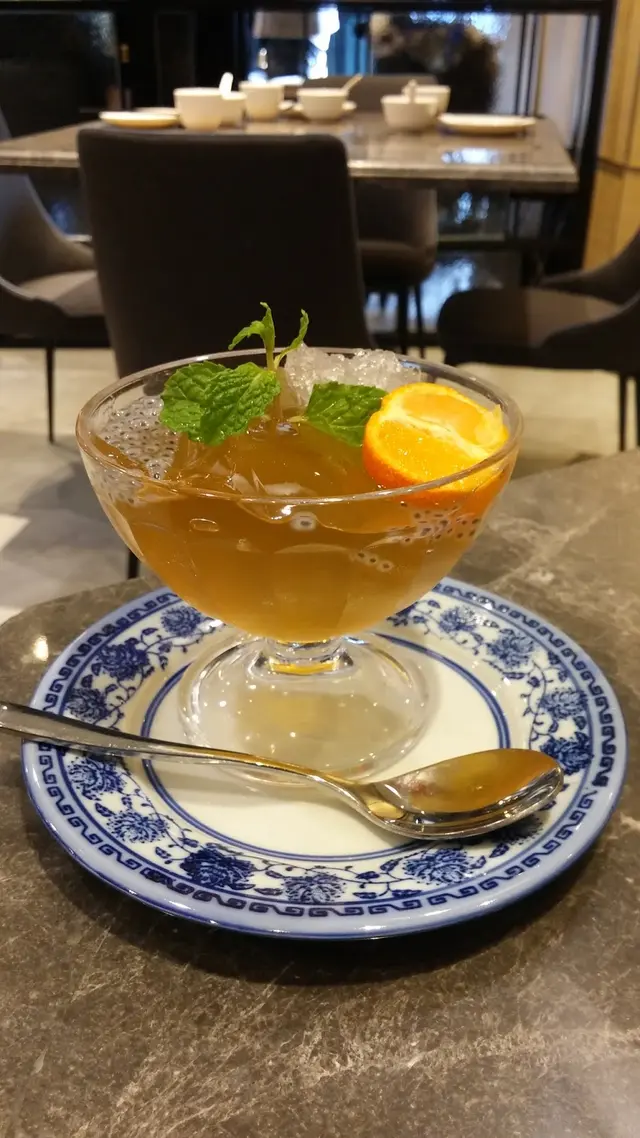 香茅清新香味教人抵擋不了，晶瑩剔透，嫩滑清甜，更稍稍帶來涼感