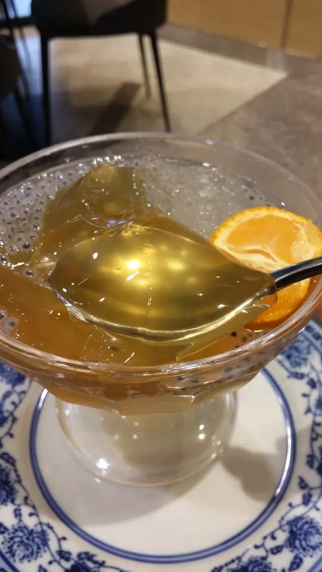 當中有蘭香子加添咬口質感，而那點點碎冰則便於維持冰涼溫度，夏天時食最舒爽