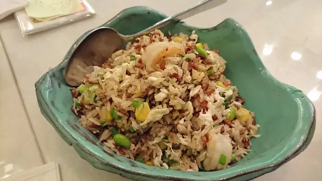 有大蝦,而且有紅糙米,應該都幾健康.