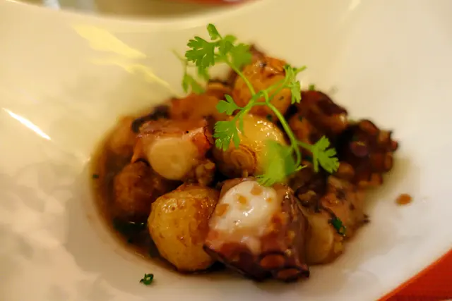 紅酒燴珍珠蔥八爪魚Braised Octopus and Pearl Onion with Red Wine Sauce