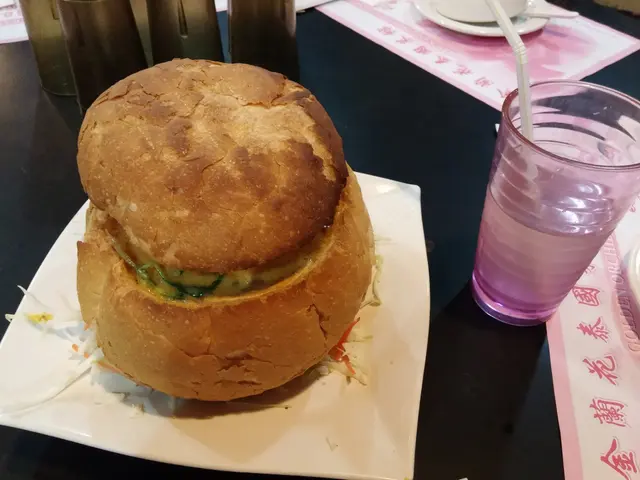 大圓法包椰皇咖喱雞(送椰皇水一杯)