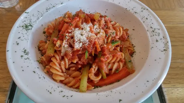 蕃茄醬雞肉螺絲粉