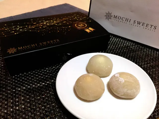 (由左至右) 柚子果粒慕思、榴槤慕思、芒果慕思