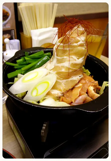 豚肉果然堆砌成一座小山般, 名符其實的豚肉山!