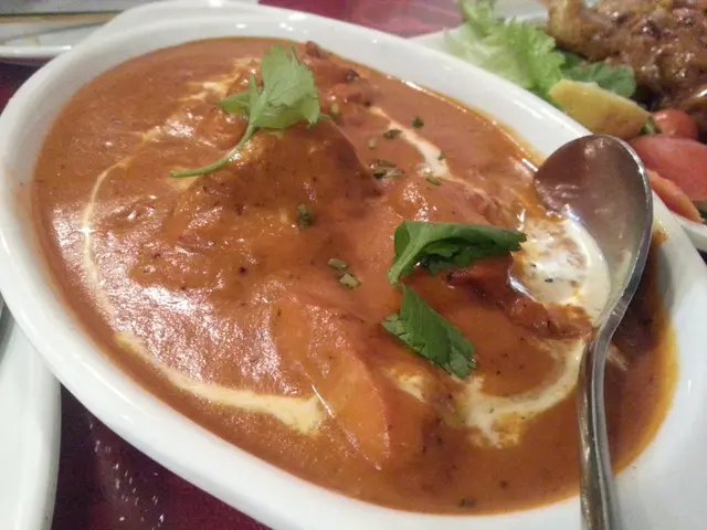 印度奶油番茄燴烤雞肉配飯/印度烤餅