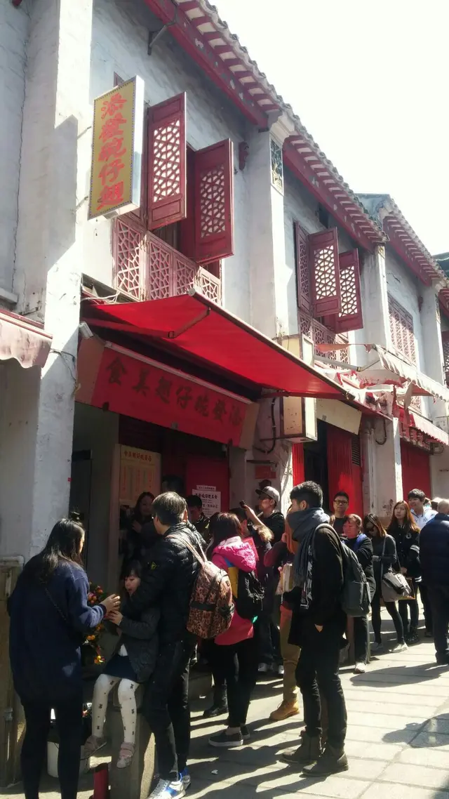 位於靑樓中的魚翅店