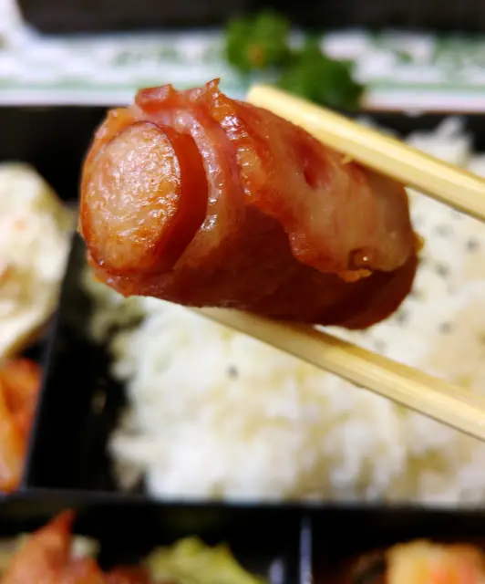 腸仔和煙肉亦炸得不乾身, 不算太油膩