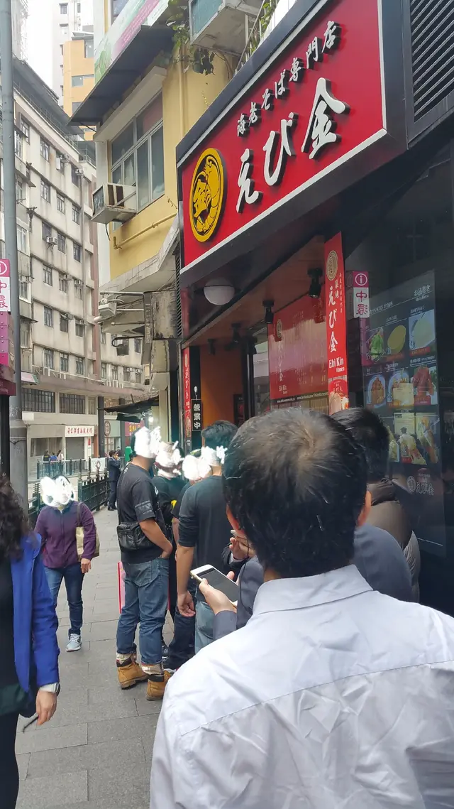 出現小人龍,入座算快