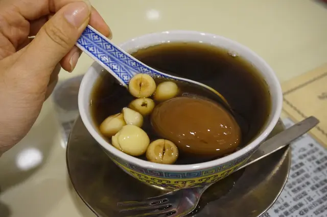 桑寄生蓮子蛋茶