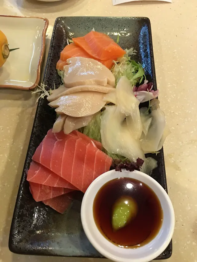 食開真既刺身，你會覺得好難食。但你本身唔中意生魚味，唔會食刺身既你，可以試下，係蒟蒻整既，爽架，好怪，但朋友好喜歡。因為佢終於食到刺身，仲話好味道。