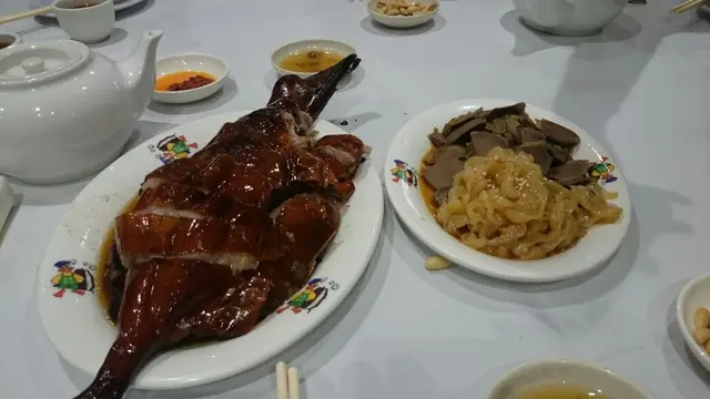 燒鵝半隻，鹵水雙拼