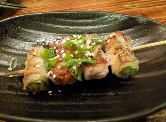 鹽燒黑豚肉秋葵卷