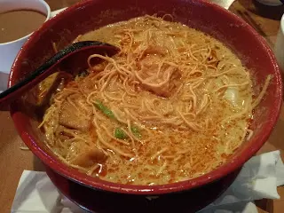 冬蔭湯特色雞肉炸麵