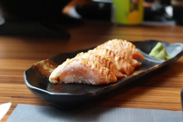 火灸三文魚壽司