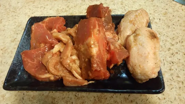 秘製叉燒, 豬頸肉, 金沙骨, 雞翼