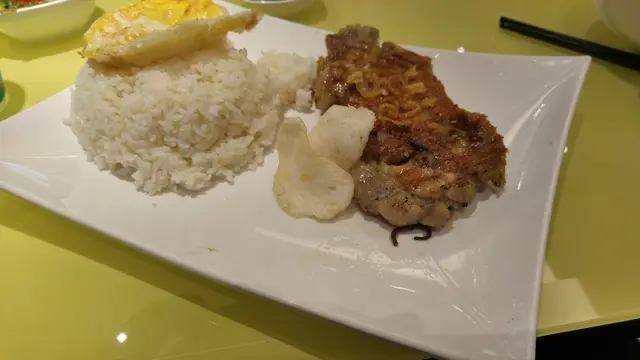 香芧雞扒飯 + 活蟲刺身