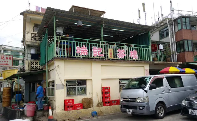 門前的空地可以泊車, 所以特別受駕車人士喜愛。