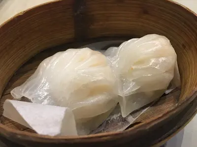 薄薄的皮包著好新鮮大隻的鮮蝦, 蝦隻好乾淨連蝦腸都挑走了, 啖啖蝦肉好滿足, 有一籠兩件選擇, 好適合一或二人來吃點心。