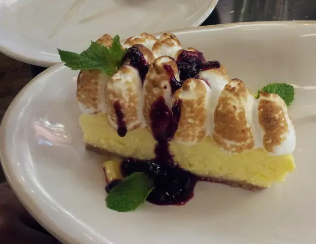 Lemon Meringue Cheesecake
