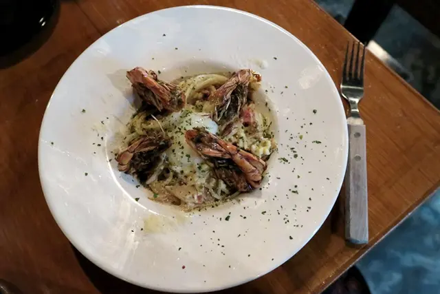 蒜香大蝦溫泉蛋卡邦尼意粉